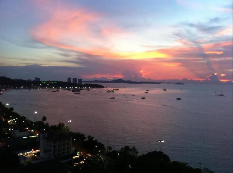 Great Location With Infinity Pool - Central Pattaya Apartment Exterior foto